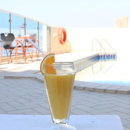 Hotel Le Royal Corniche Salmiya Esterno foto