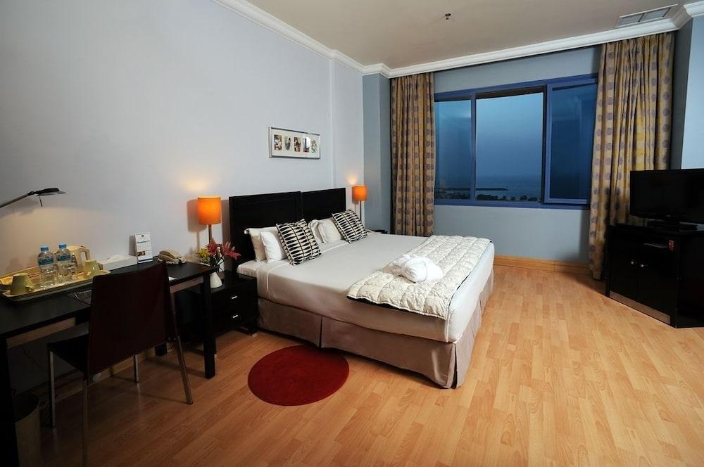 Hotel Le Royal Corniche Salmiya Esterno foto