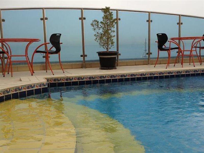Hotel Le Royal Corniche Salmiya Esterno foto