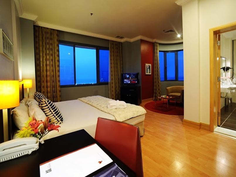 Hotel Le Royal Corniche Salmiya Esterno foto