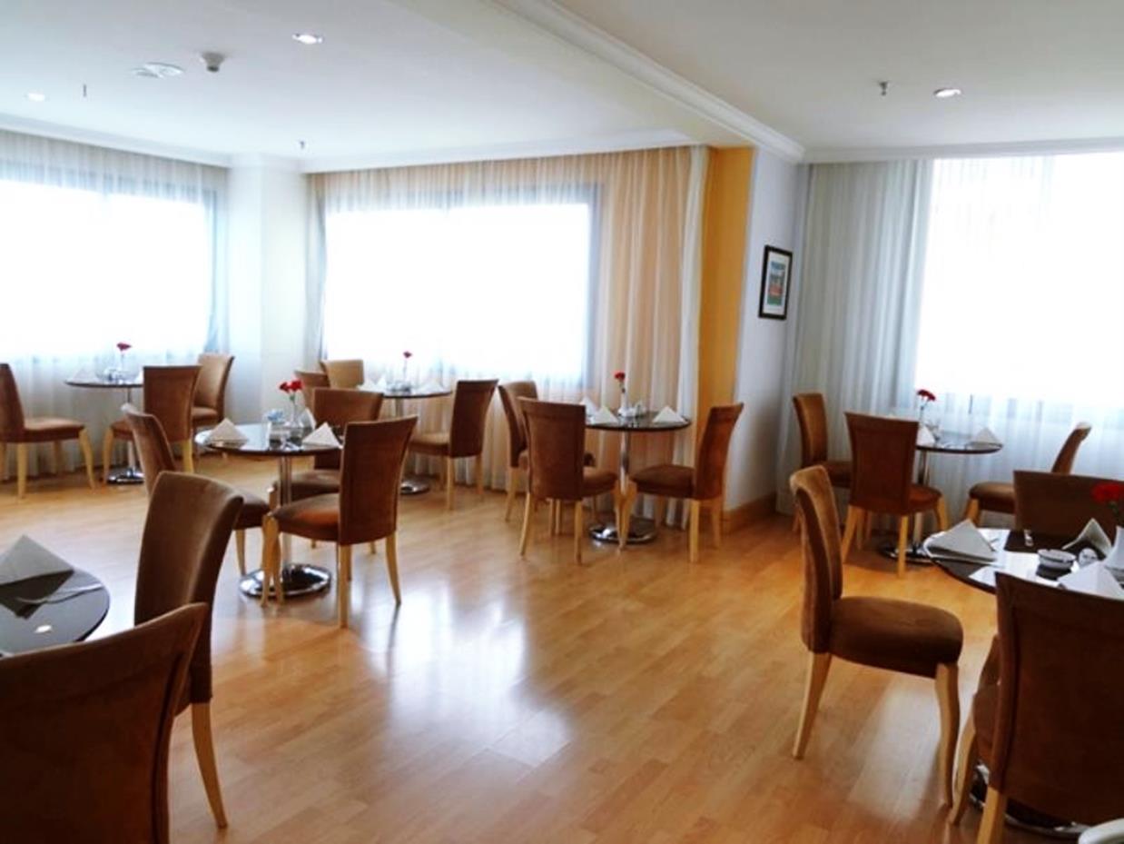Hotel Le Royal Corniche Salmiya Esterno foto