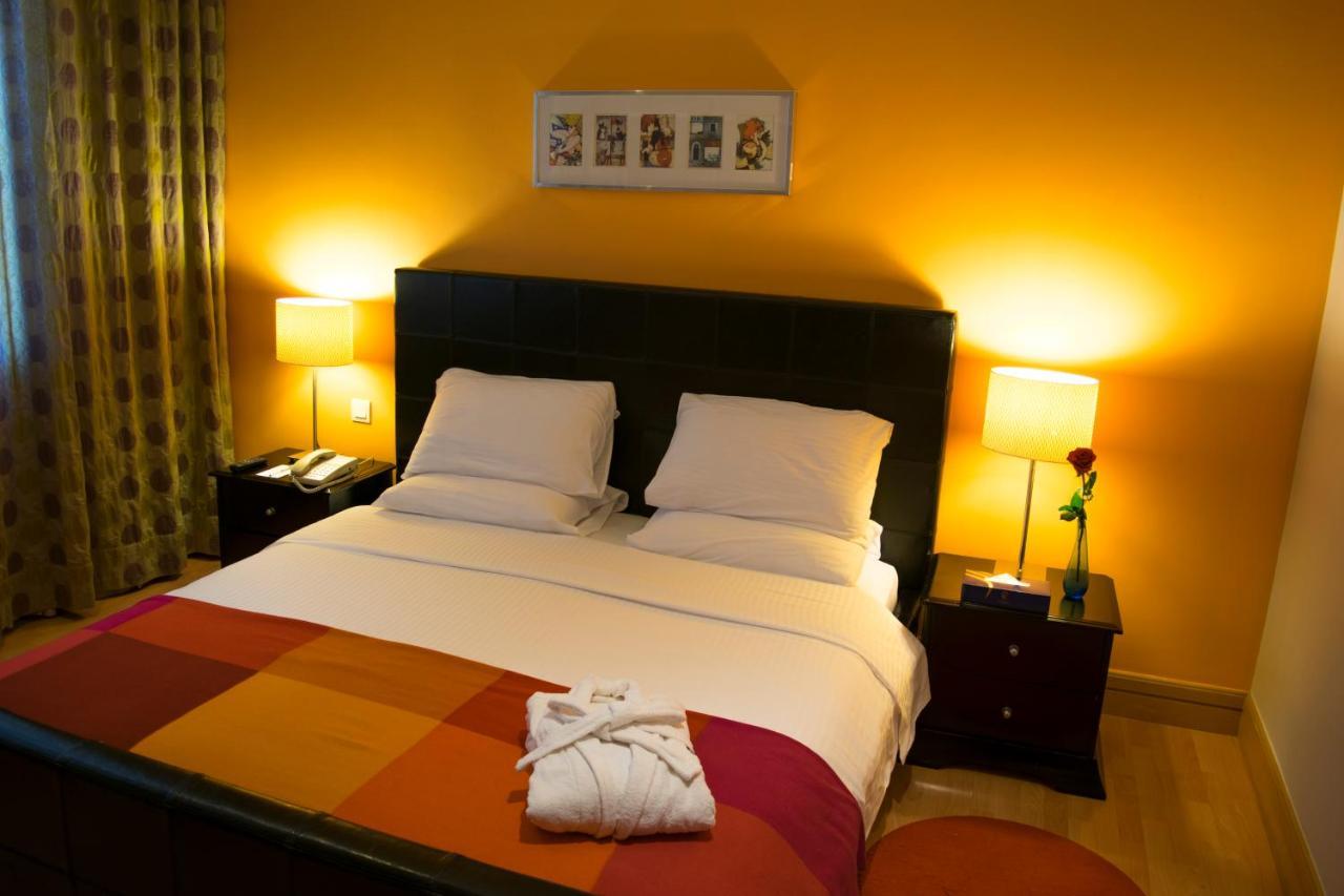 Hotel Le Royal Corniche Salmiya Esterno foto