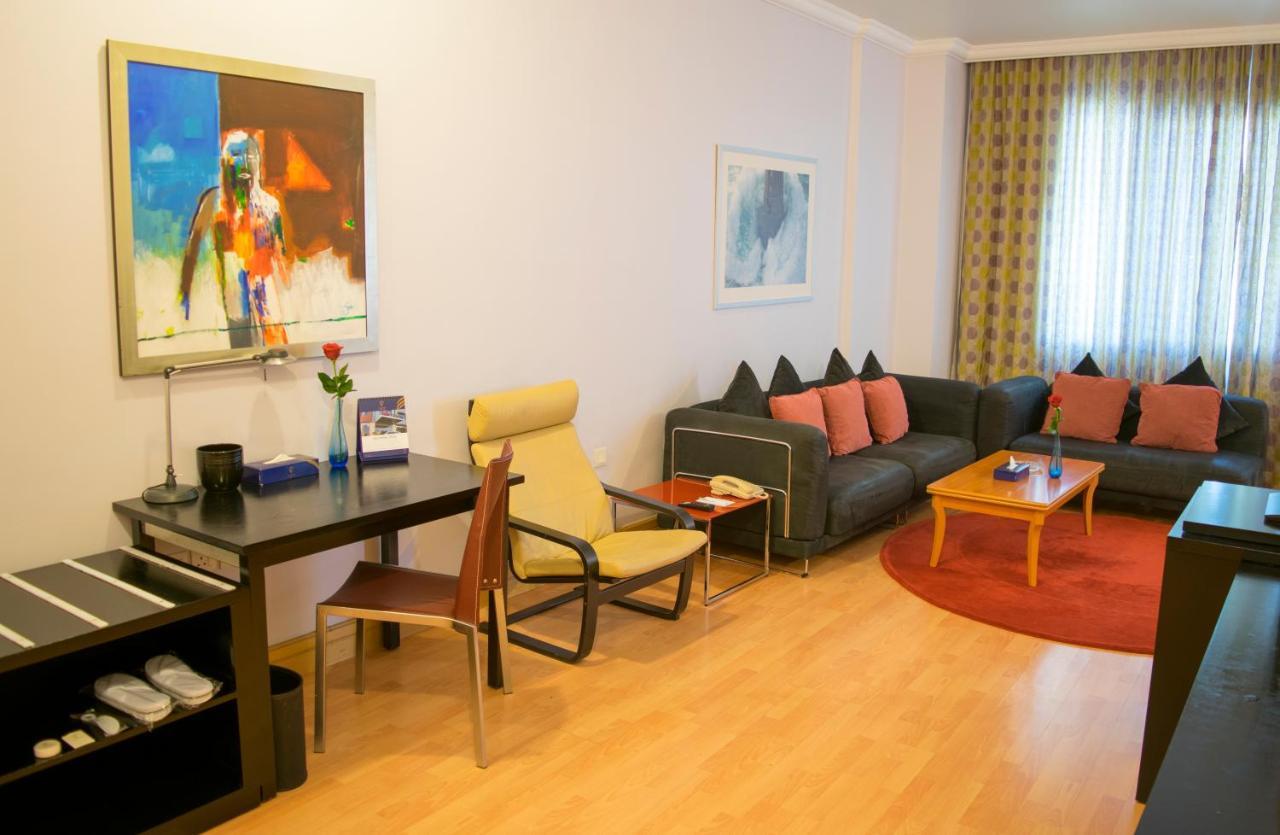 Hotel Le Royal Corniche Salmiya Esterno foto