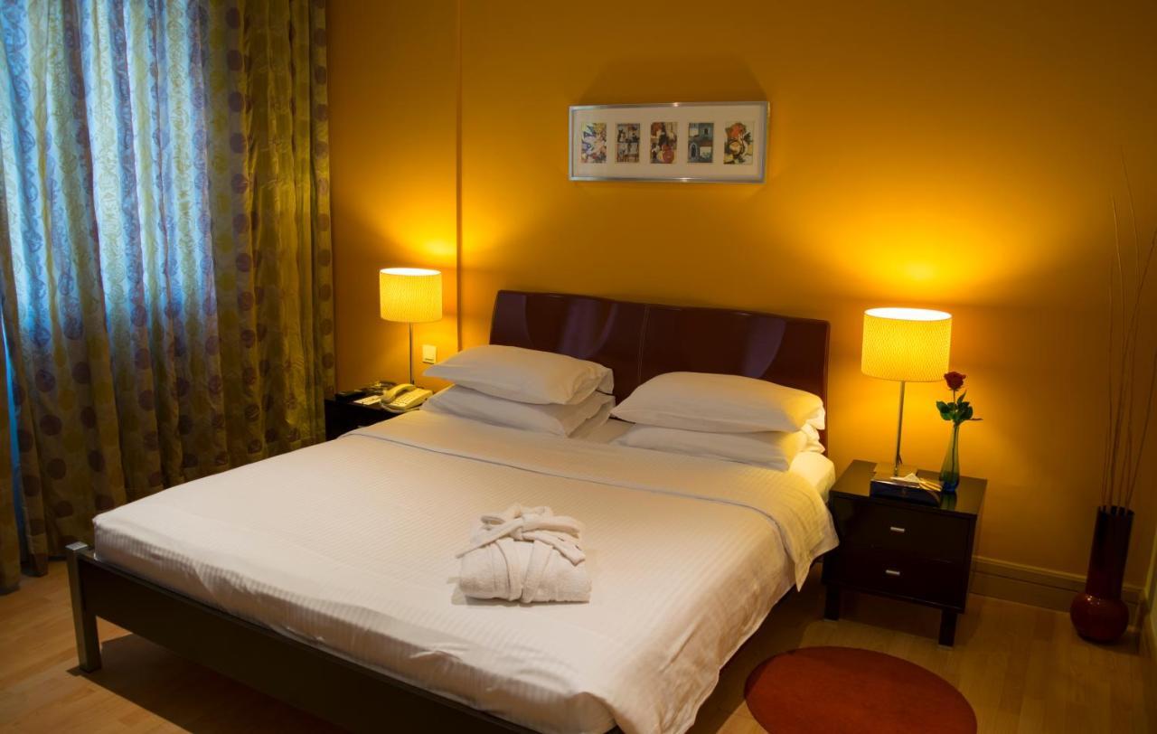 Hotel Le Royal Corniche Salmiya Esterno foto