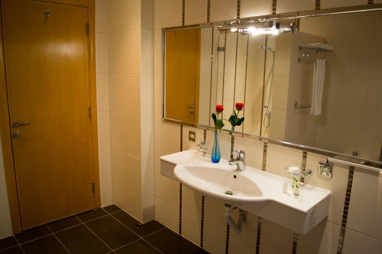 Hotel Le Royal Corniche Salmiya Esterno foto