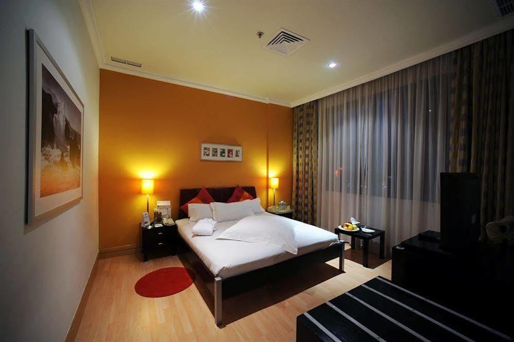 Hotel Le Royal Corniche Salmiya Esterno foto