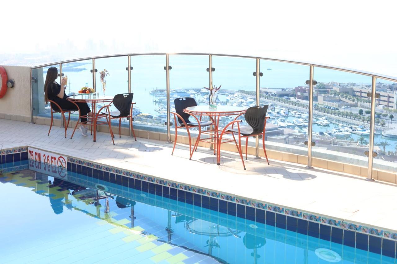 Hotel Le Royal Corniche Salmiya Esterno foto