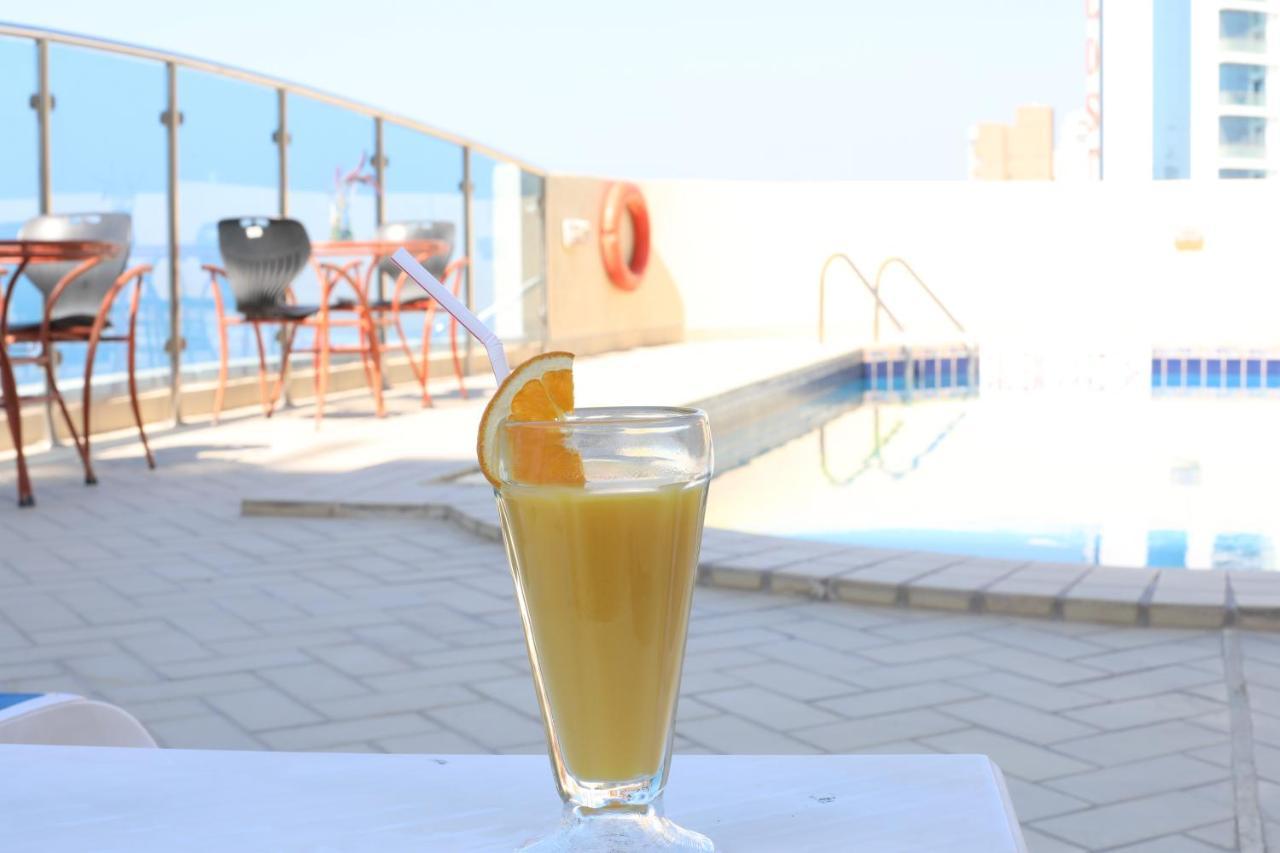 Hotel Le Royal Corniche Salmiya Esterno foto