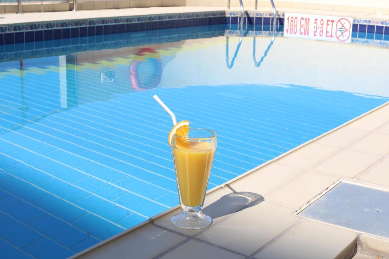 Hotel Le Royal Corniche Salmiya Esterno foto