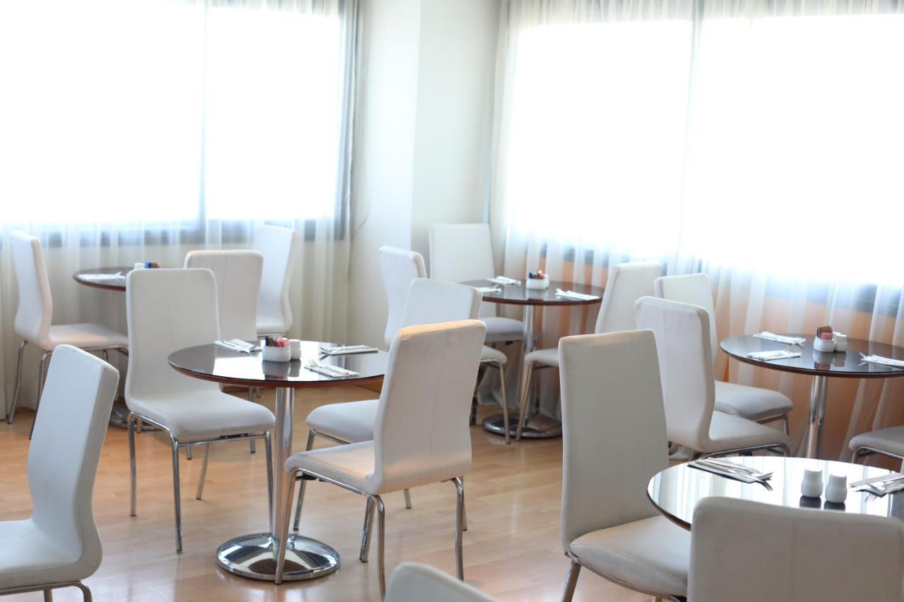 Hotel Le Royal Corniche Salmiya Esterno foto