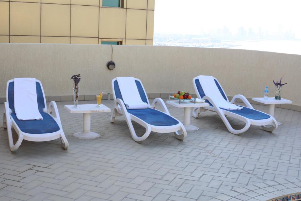 Hotel Le Royal Corniche Salmiya Esterno foto